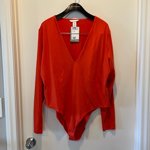 H&M Deep V Bodysuit - Picture 1 of 4